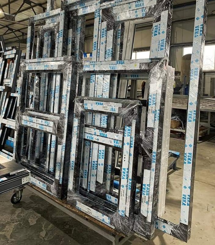 Rame VEKA 82 ambalate, pregătite pentru export